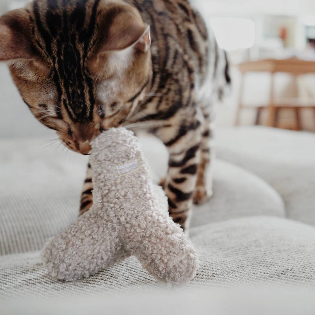 KITTY BREUER//CAT TOY: OAT