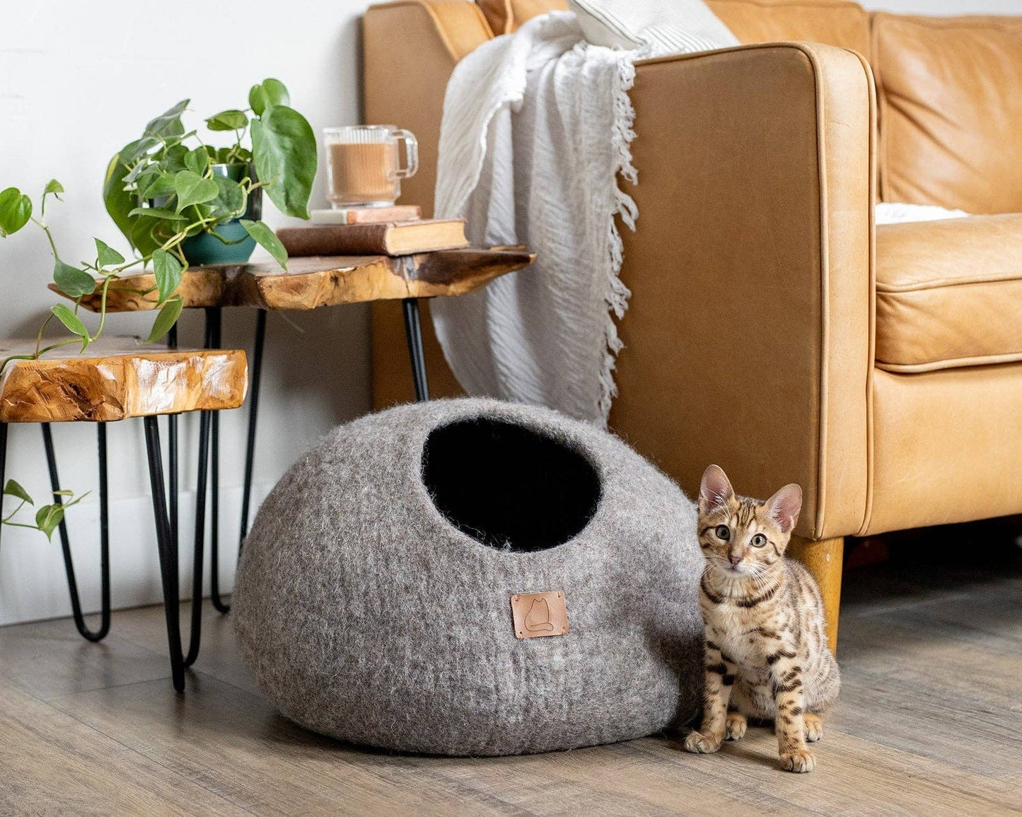 Wool Cat Cave Bed - Earth Brown